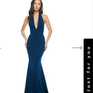 Figure fitting mermaid gown